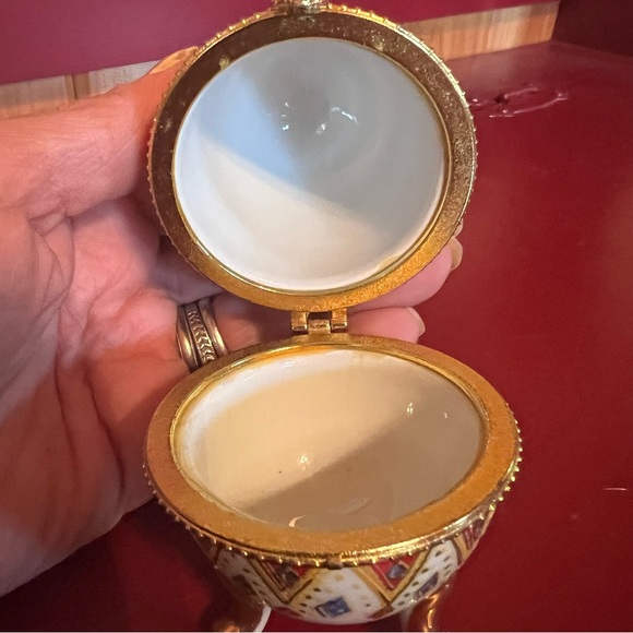 💚Hand-painted floral egg trinket box - Picture 3 of 5